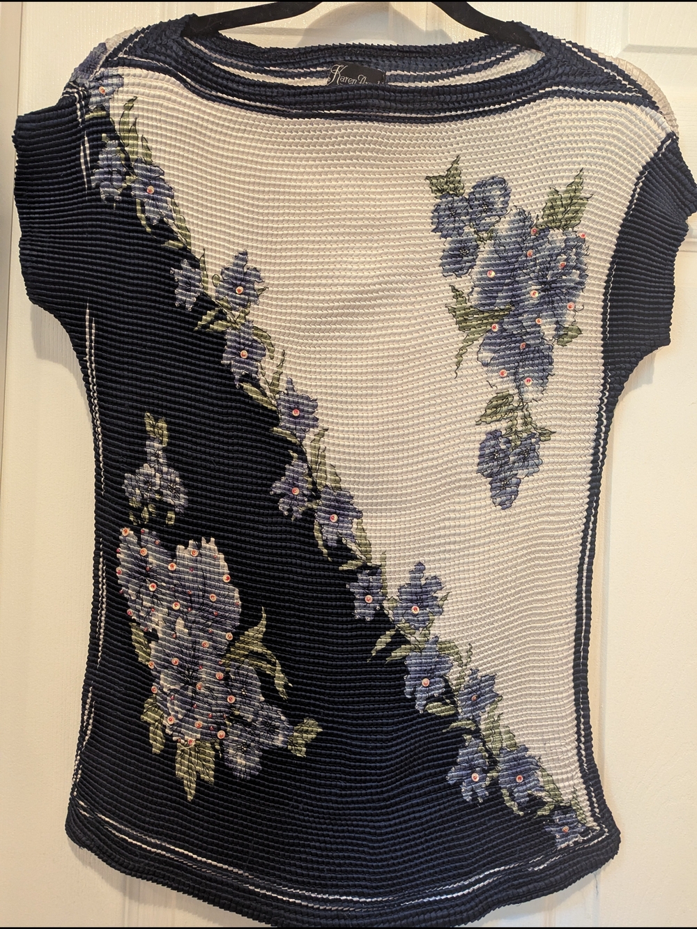 Floral Navy and White Short-Sleeve Knit Blouse